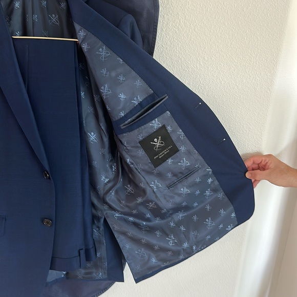 John Varvatos blue suit never been worn - Picture 6 of 6